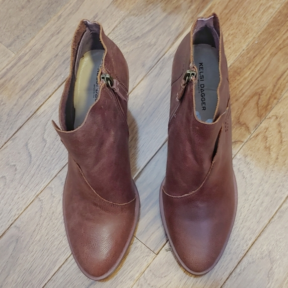 Kelsi Dagger Brooklyn Watchman Ankle Boots - Picture 7 of 10